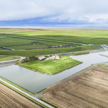 Luchtfoto van gemaal Vijfhuizen, De Heining. Het gemaal is niet alleen voor waterafvoer maar realiseert ook natuurwinst voor de omgeving.